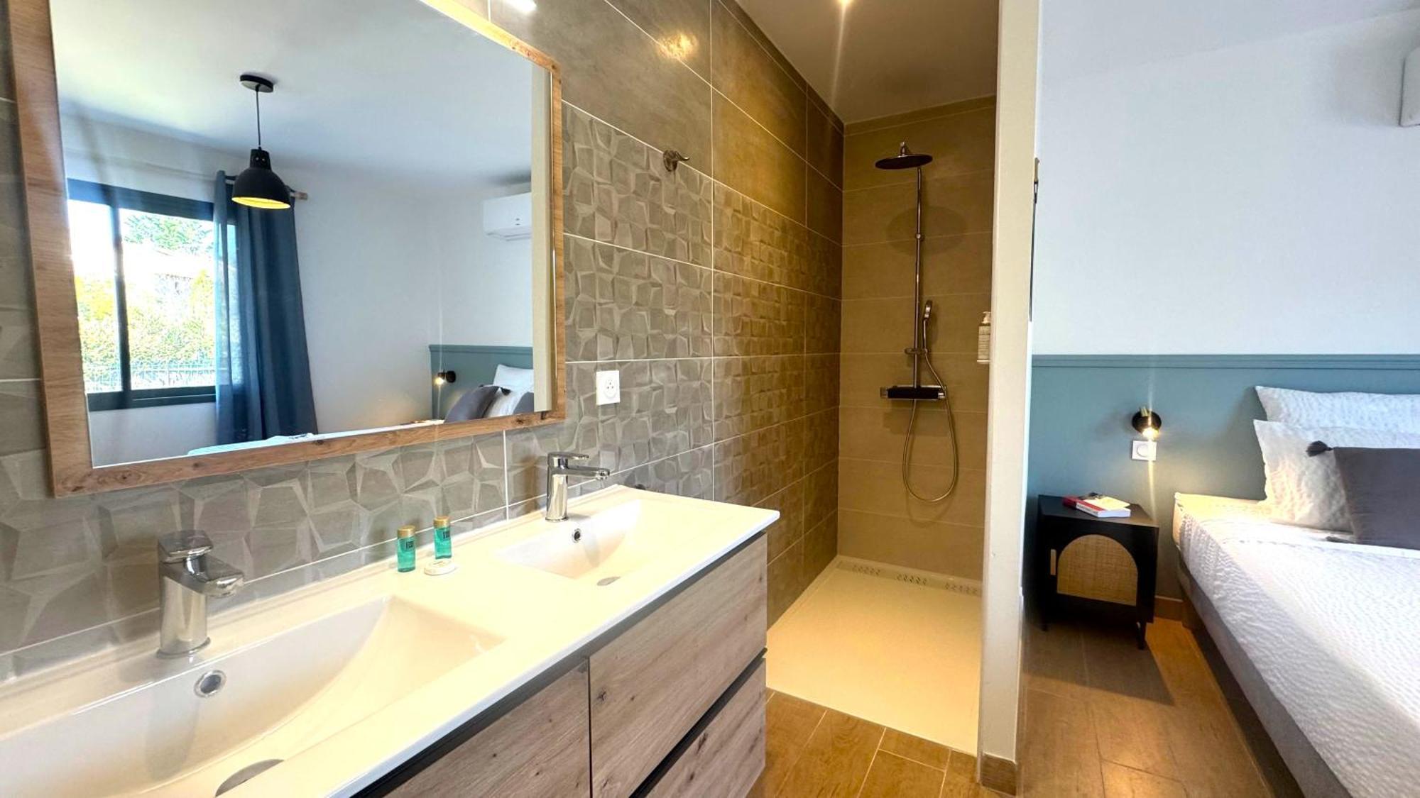 Daya Lodge. L'Isle-sur-la-Sorgue