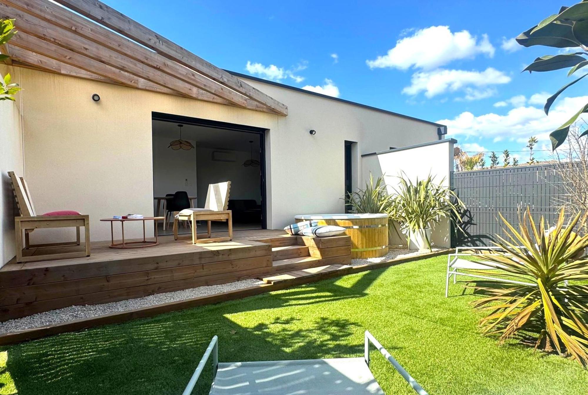 Daya Lodge. * L'Isle-sur-la-Sorgue