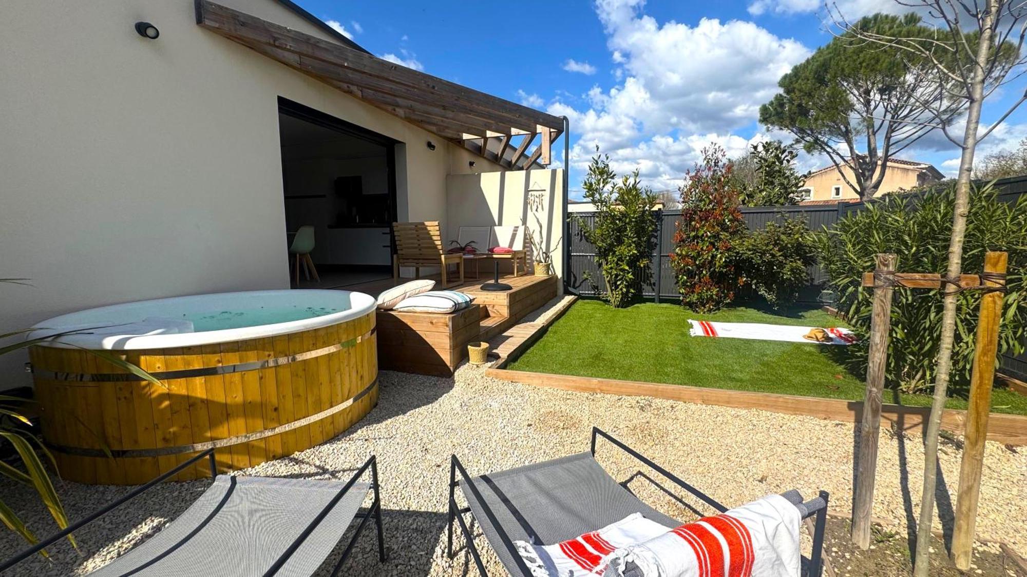 Daya Lodge. L'Isle-sur-la-Sorgue