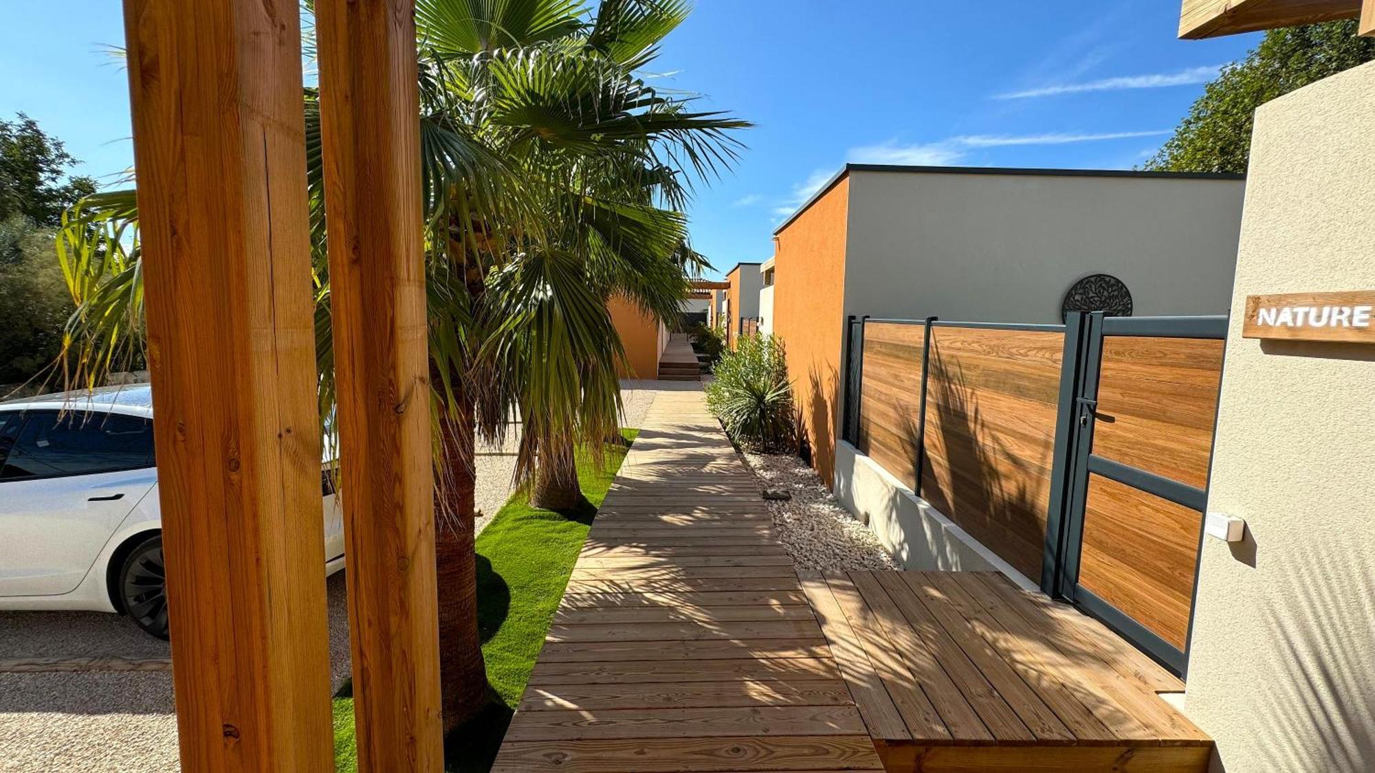 Villa Daya Lodge.