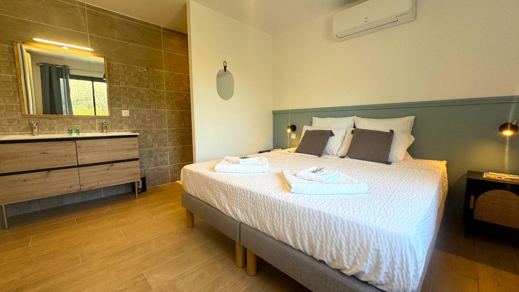 Daya Lodge. * L'Isle-sur-la-Sorgue