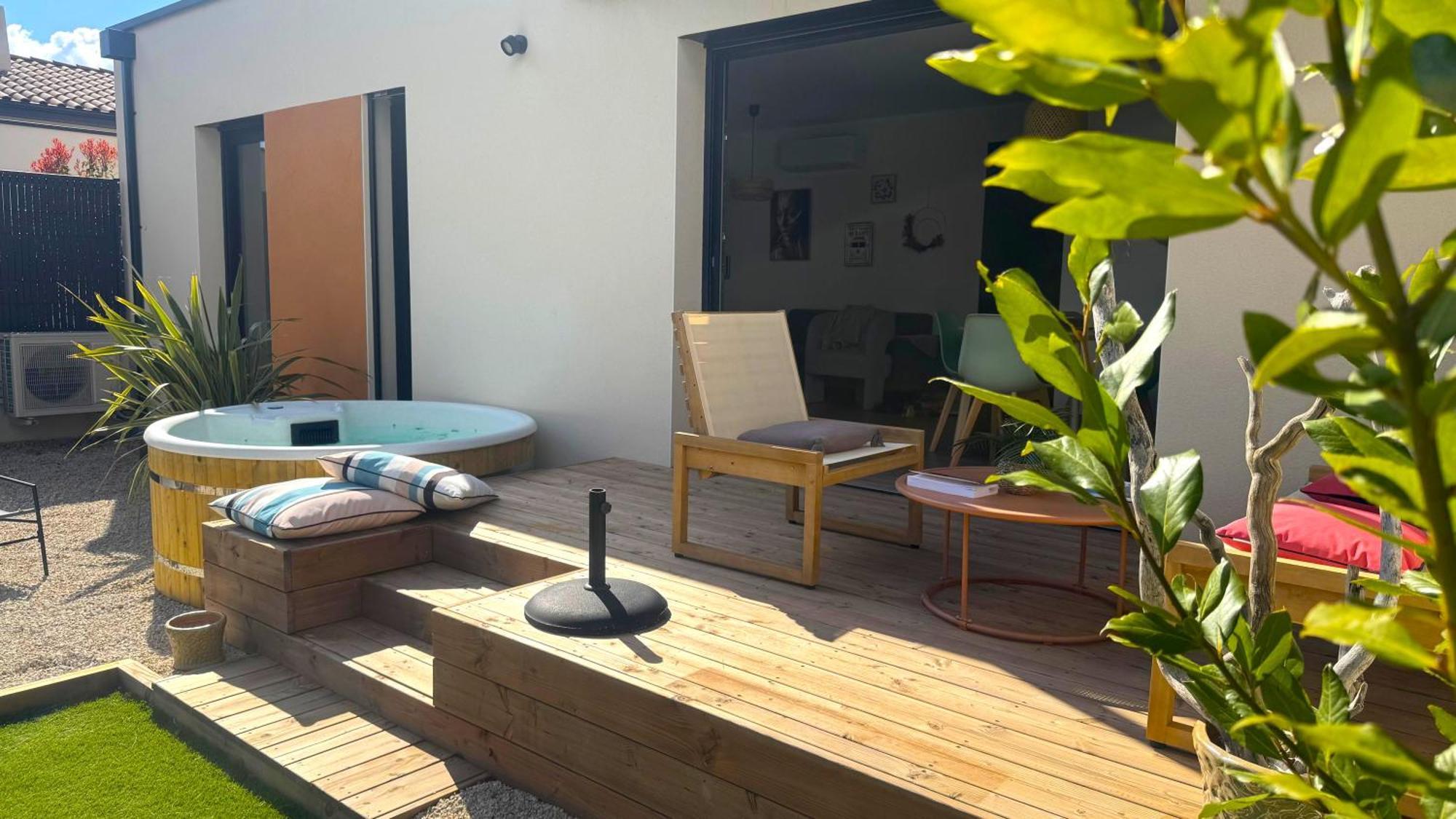 Daya Lodge. * L'Isle-sur-la-Sorgue